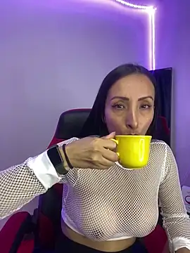 Snapshot of yaralyminjo2 chatting on 4, 3, 2025 yaralyminjo2 online show from 4, 3, 2025