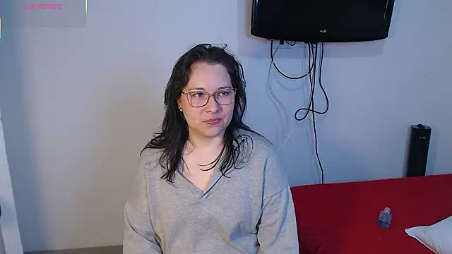 May Carlier online show from 1, 3, 2026