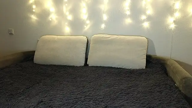 Tutti Frutt1s online show from 24, 1, 2025