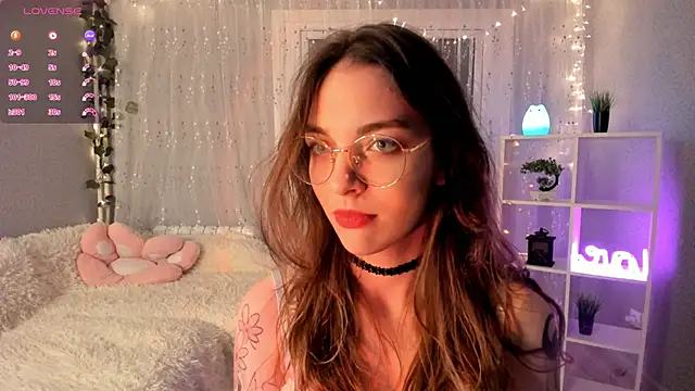 Snapshot of AraCopple chatting on 8, 12, 2024 AraCopple online show from 8, 12, 2024