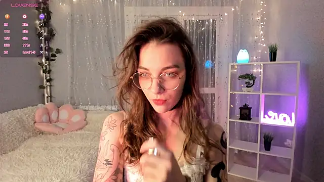 Snapshot of AraCopple chatting on 11, 12, 2024 AraCopple online show from 11, 12, 2024