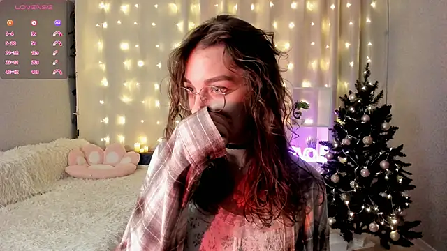 Snapshot of AraCopple chatting on 5, 1, 2025 AraCopple online show from 5, 1, 2025