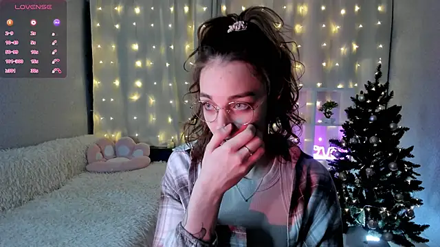 Snapshot of AraCopple chatting on 9, 1, 2025 AraCopple online show from 9, 1, 2025