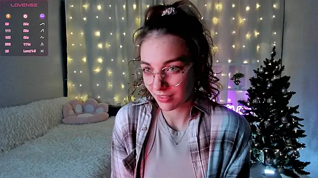 Snapshot of AraCopple chatting on 10, 1, 2025 AraCopple online show from 10, 1, 2025