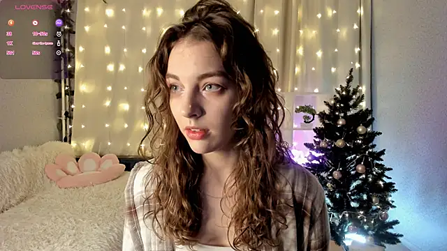 Snapshot of AraCopple chatting on 11, 1, 2025 AraCopple online show from 11, 1, 2025