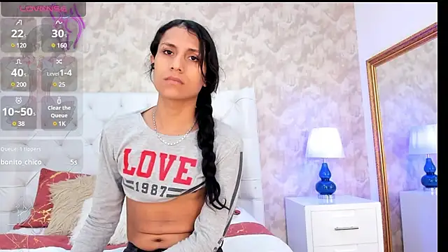 Eliza Thaylor   online show from 17, 12, 2024