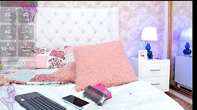 Eliza Thaylor   online show from 24, 12, 2024