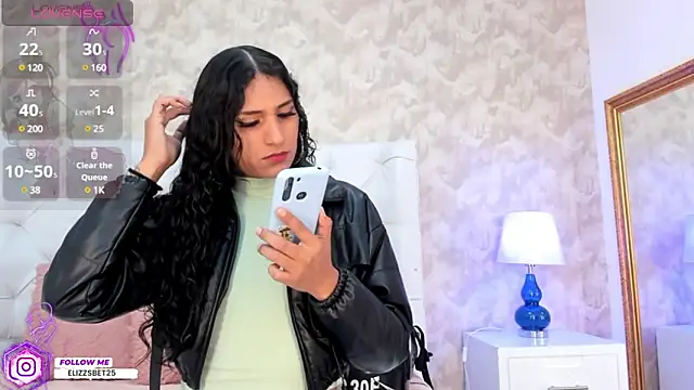 Eliza Thaylor   online show from 31, 1, 2025