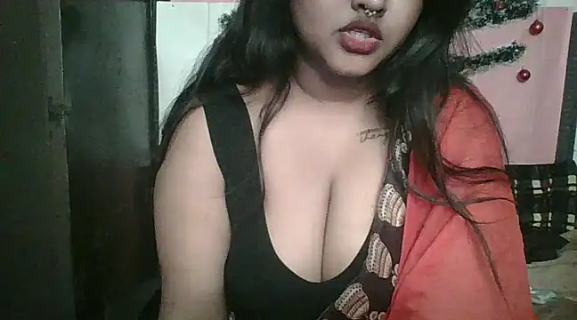 Snapshot of Your-love-12 chatting on 5, 1, 2025 Your-love-12 online show from 5, 1, 2025