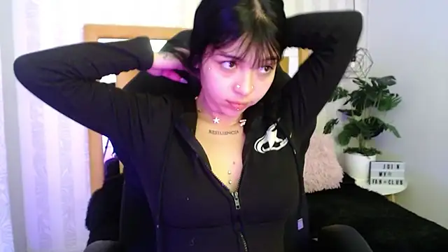 Snapshot of pettit_courtny chatting on 31, 10, 2025 pettit courtny online show from 31, 10, 2025