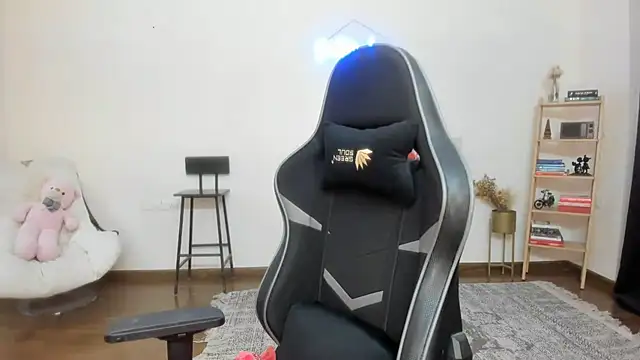 Snapshot of GoddessAnna chatting on 4, 3, 2025 GoddessAnna online show from 4, 3, 2025