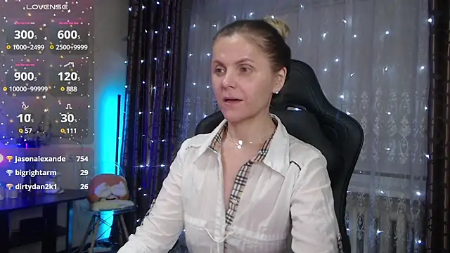 Snapshot of JessieOMays chatting on 10, 3, 2025 JessieOMays online show from 10, 3, 2025