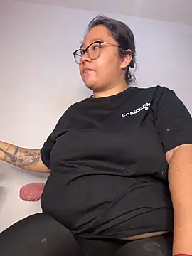 CinnamonCookiez online show from 5, 12, 2025