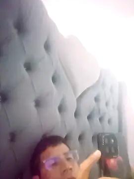 Snapshot of PequeArely chatting on 4, 1, 2025 PequeArely online show from 4, 1, 2025