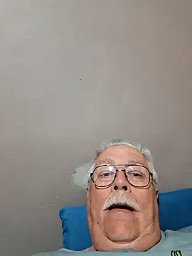 Snapshot of NawtyB1965 chatting on 8, 10, 2025 NawtyB1965 online show from 8, 10, 2025