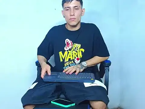 Snapshot of bab_boy_777 chatting on 8, 12, 2024 bab boy 777 online show from 8, 12, 2024