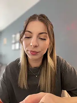 Snapshot of Mia_Ethan chatting on 10, 6, 2026 Mia Ethan online show from 10, 6, 2026