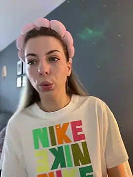 Mia Ethan online show from 23, 7, 2026