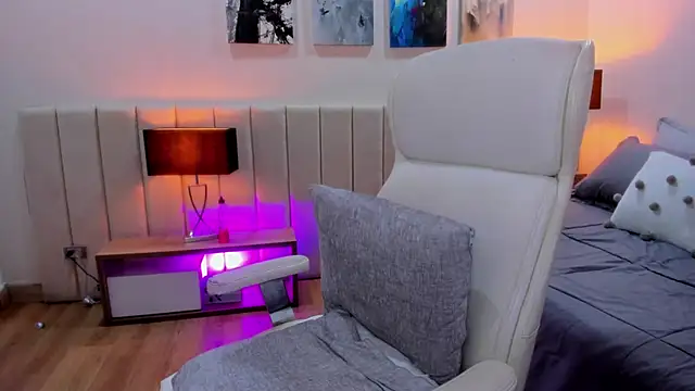 DaniRousse online show from 4, 12, 2025