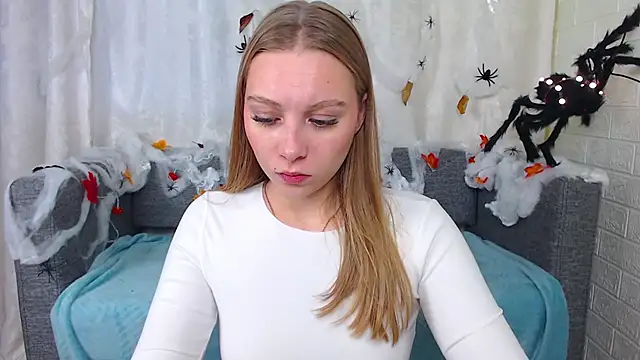 bellaa love  online show from 13, 10, 2025