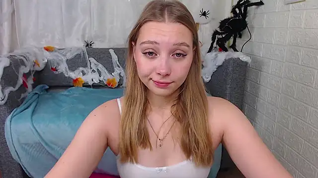 bellaa love  online show from 15, 10, 2025