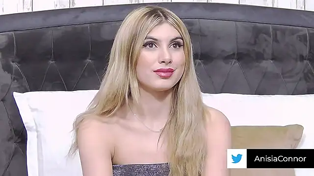Snapshot of AnisiaConnor chatting on 3, 10, 2025 AnisiaConnor online show from 3, 10, 2025