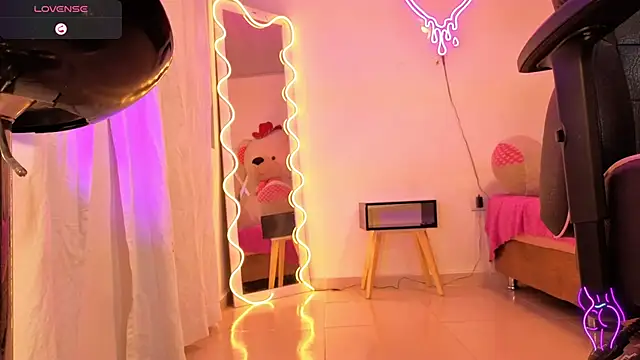 Snapshot of Laylafoxy_tay chatting on 6, 10, 2025 Laylafoxy tay online show from 6, 10, 2025