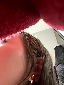 Im Valen Cute online show from 11, 11, 2025