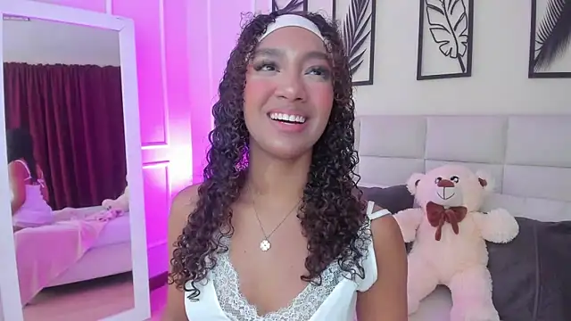 Snapshot of Amber__Sanchez chatting on 6, 3, 2025 Amber Sanchez online show from 6, 3, 2025