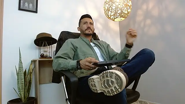 Reiko 85  online show from 1, 2, 2025