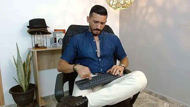 Reiko 85  online show from 3, 2, 2025