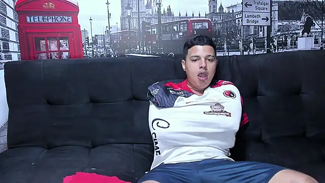 Snapshot of threesome_sexy_hot chatting on 3, 1, 2025 threesome sexy hot online show from 3, 1, 2025