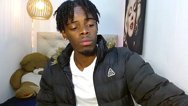 Snapshot of royce_ebony chatting on 14, 12, 2024 royce ebony online show from 14, 12, 2024