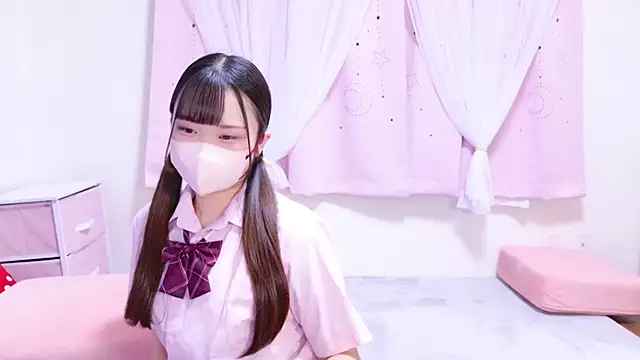 Snapshot of MAIKA_pyon chatting on 4, 12, 2024 MAIKA pyon online show from 4, 12, 2024