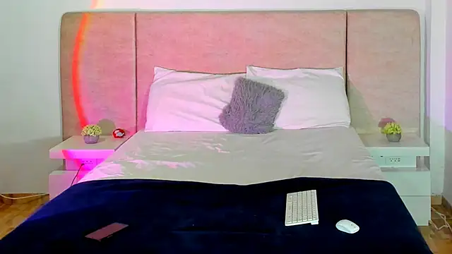 alanaget1 online show from 4, 1, 2025