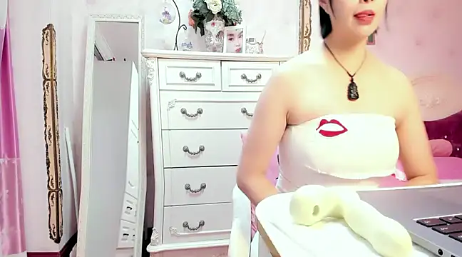 Snapshot of WJYD8 chatting on 3, 12, 2024 WJYD8 online show from 3, 12, 2024