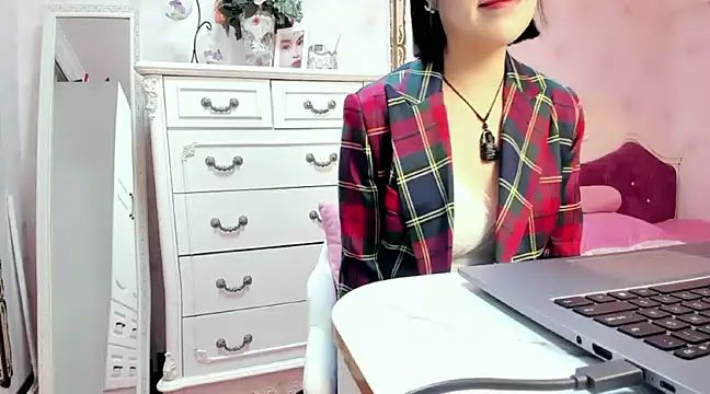 Snapshot of WJYD8 chatting on 5, 12, 2024 WJYD8 online show from 5, 12, 2024