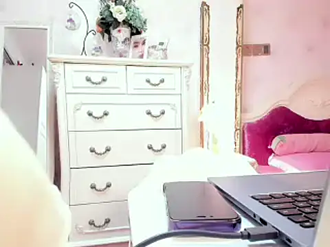 Snapshot of WJYD8 chatting on 8, 12, 2024 WJYD8 online show from 8, 12, 2024