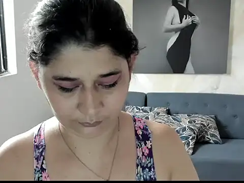 Snapshot of alinabozz1 chatting on 6, 6, 2026 alinabozz1 online show from 6, 6, 2026