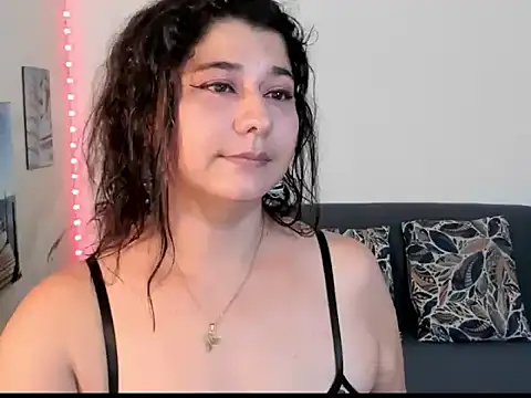 Snapshot of alinabozz1 chatting on 15, 6, 2026 alinabozz1 online show from 15, 6, 2026