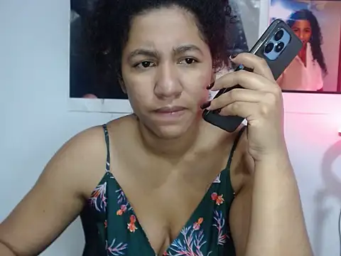 Snapshot of bellacrespalatina chatting on 12, 10, 2025 bellacrespalatina online show from 12, 10, 2025