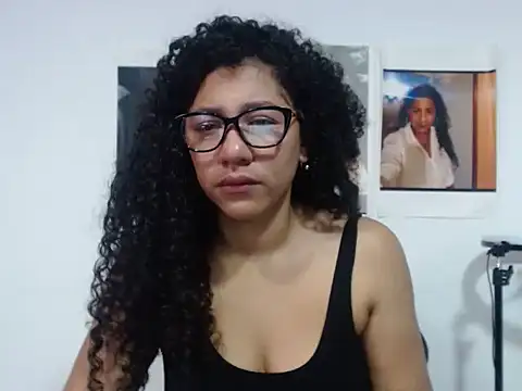 Snapshot of bellacrespalatina chatting on 16, 10, 2025 bellacrespalatina online show from 16, 10, 2025