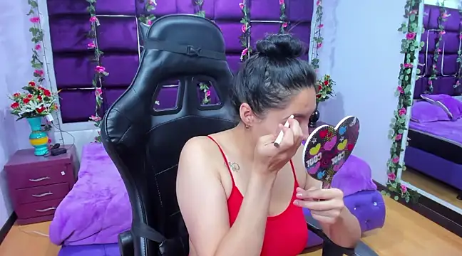 ChloeeTompson  online show from 1, 2, 2025