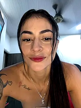 Snapshot of emilie_xx_ chatting on 29, 9, 2025 emilie xx online show from 29, 9, 2025