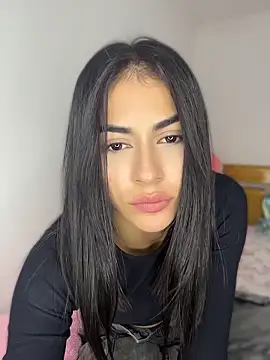 emilie xx  online show from 29, 4, 2026