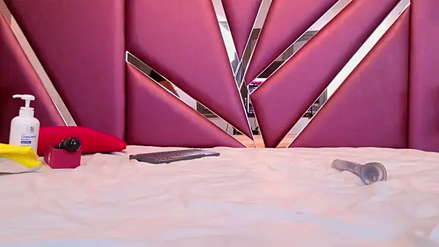 RebecaRelish online show from 6, 2, 2025