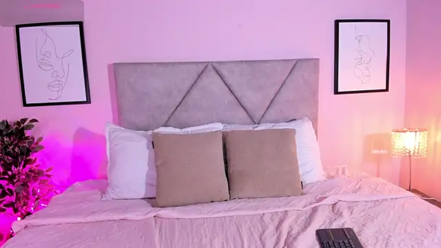 Emilyh  online show from 9, 4, 2026