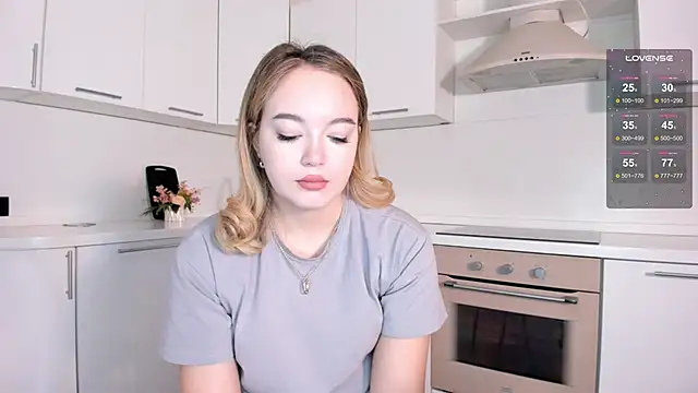 Snapshot of SheenaDollins chatting on 4, 12, 2024 SheenaDollins online show from 4, 12, 2024