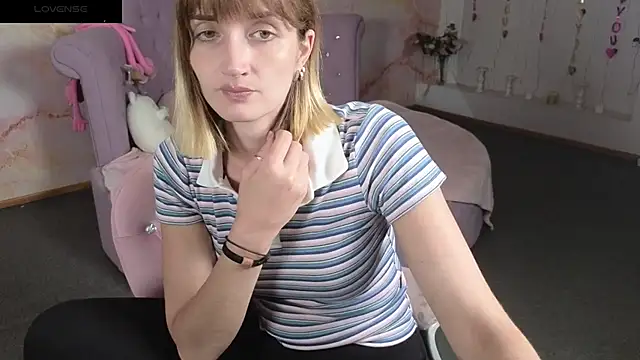 Nika Kitten online show from 4, 6, 2026