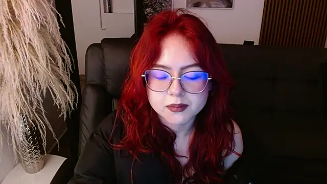 Snapshot of crimson_tati_ chatting on 19, 12, 2024 crimson tati online show from 19, 12, 2024